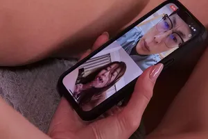 để trả đủa ông xã vụng trộm, cô vợ phang với người khác rồi gọi video cho chồng