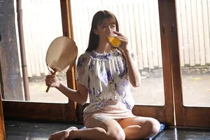 Mùa hè buồn chán ở quê nện người vợ cạnh bên nhà thiếu thốn vì lấy ông xã già