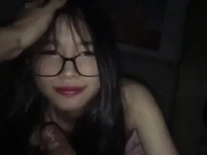 Bà xã đi ca đêm, lẻn sang trọ để em học sinh kính cận liếm cu