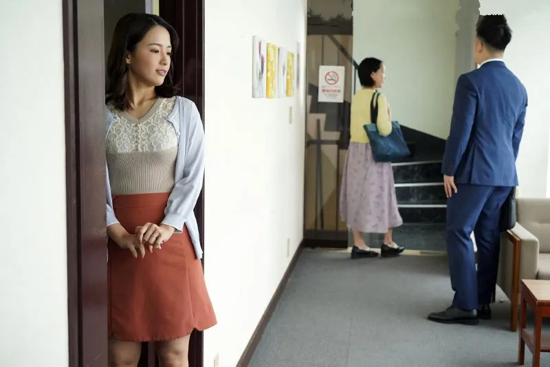 Mọi lúc…mọi nơi, người phụ nữ hàng xóm nơi tôi mới chuyển đến luôn muốn làm tình với tôi